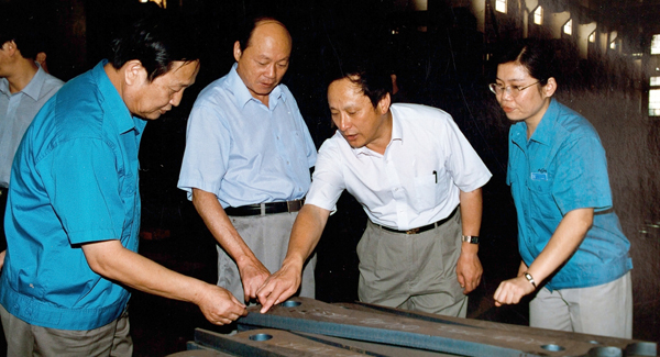 新一屆領(lǐng)導(dǎo)班子上任，掀開徐工變革發(fā)展新篇章