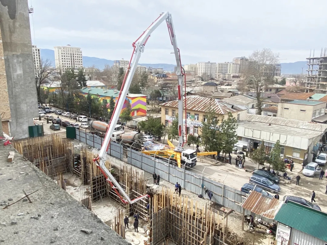 筑夢(mèng)“藍(lán)?！?！徐工泵車“圈粉”中亞！