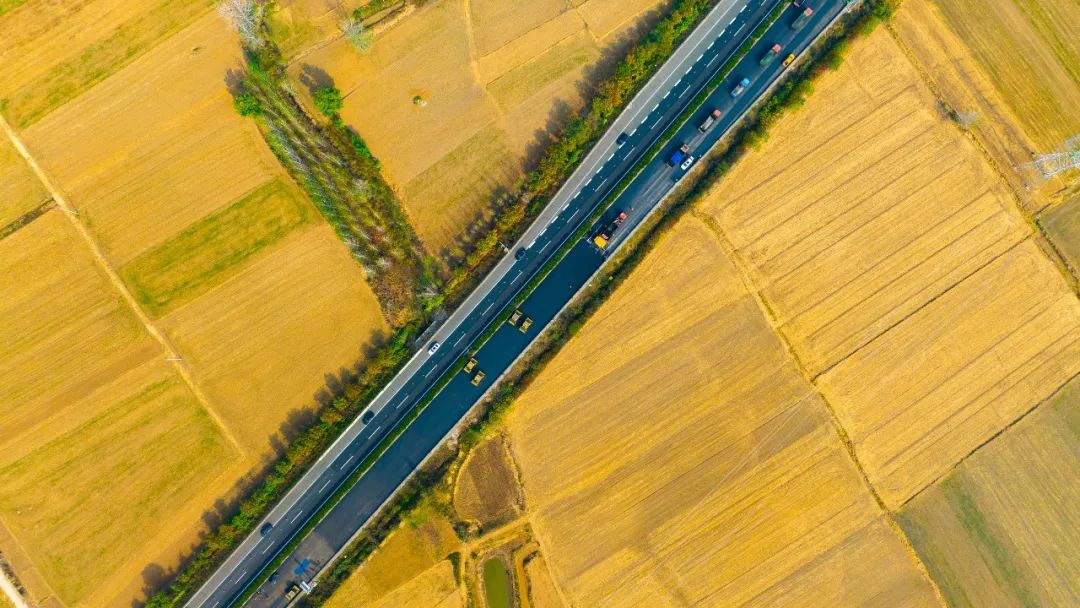 揚(yáng)民族自信！徐工成套瀝青路面裝備助力家鄉(xiāng)高速建設(shè)！