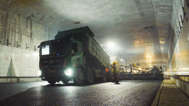 開車穿越海底！徐工又干了個(gè)大灣區(qū)超級(jí)工程！