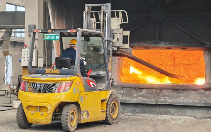 真金不怕火煉，徐工重載孔雀叉車威武霸氣！