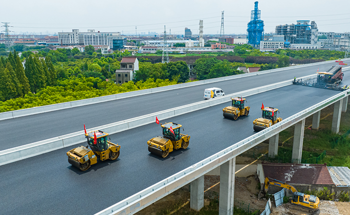 揭秘！常泰長(zhǎng)江大橋如何實(shí)現(xiàn)超寬橋面“一鍵鋪平”？