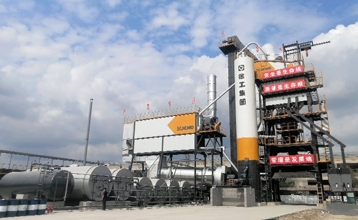 徐工4000型瀝青站 在鶴大高速大顯身手！