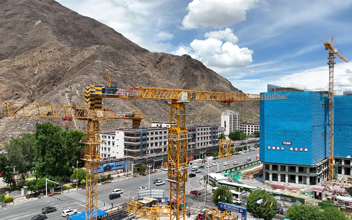 海拔4500米！ 徐工XGT600A-25S 奮戰(zhàn)“日光之城”