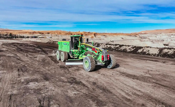 全國(guó)首臺(tái)！礦用大功率純電動(dòng)平地機(jī)震撼登場(chǎng)！