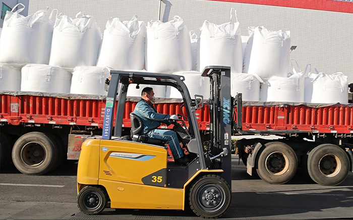 徐工新能源叉車為食品工廠綠色、高效生產(chǎn)保駕護(hù)航