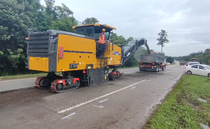 徐工成套道路機(jī)械油面施工，這次在馬來西亞！