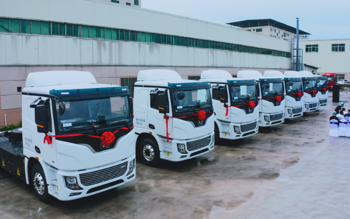 預(yù)見(jiàn)“梅”好！百臺(tái)徐工底置充電牽引車奔赴廣東梅州