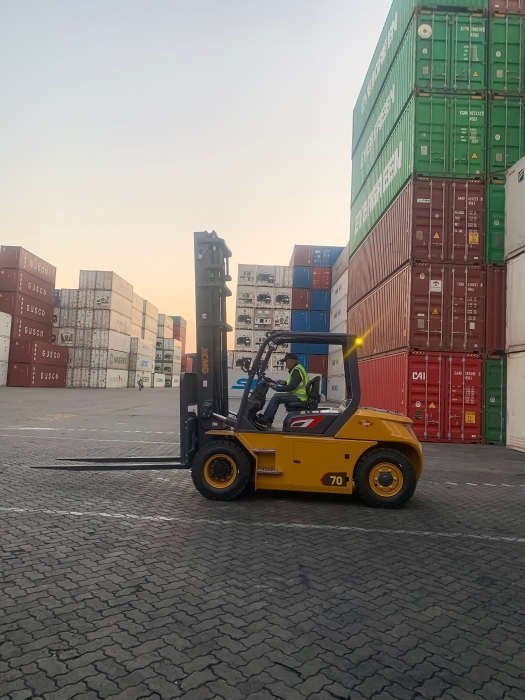 徐工叉車批量進(jìn)駐廈門港，一站式解決方案賦能港口物流新升級(jí)