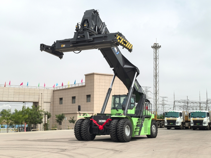 實(shí)力交付！徐工電動(dòng)正面吊助力綠色“一帶一路”