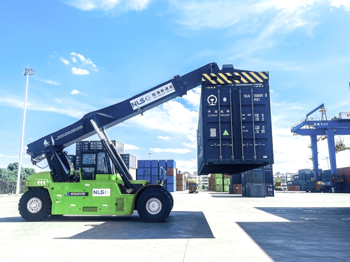 降本減碳雙突破！徐工XCS4531E領(lǐng)航西部陸海新通道核心樞紐綠色煥新