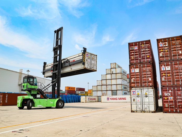 賽場(chǎng)競(jìng)鋒芒！“徐工杯”堆高機(jī)操作員技能大賽見(jiàn)證“真功夫”