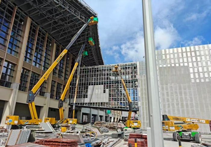 聯(lián)合作戰(zhàn)！徐工鋰電高機(jī)編隊(duì)亮相三亞機(jī)場(chǎng)