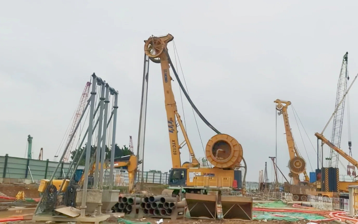 徐工 XTC120 雙輪銑，攻克機(jī)場(chǎng)隧道復(fù)雜地質(zhì)！