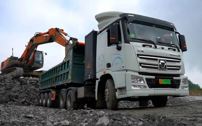 三次都選TA！徐工純電動牽引車助力西南砂石料運輸！