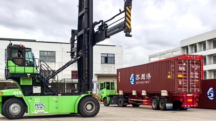 近零碳時(shí)代，港口何為？徐工以綠色成套解決方案破題