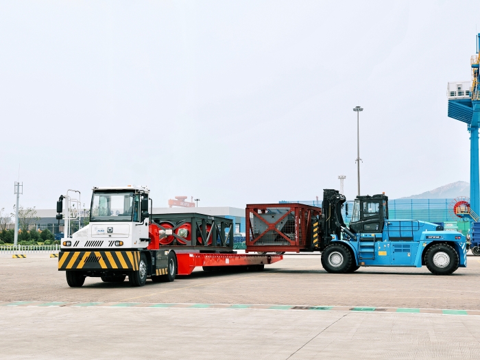 千里之外“秀操作”！徐工遠(yuǎn)控港機(jī)集群carry全場(chǎng)