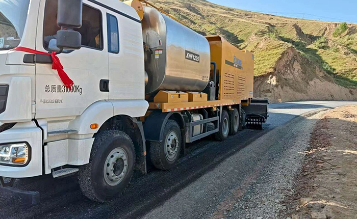 聚焦公路長(zhǎng)壽之道，徐工纖維同步封層車護(hù)航陜西交通新征程