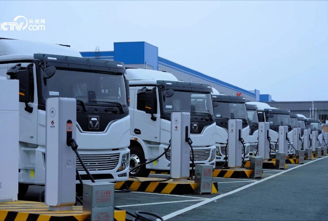 在中國物流之都，徐工超充重卡“15分鐘滿電”