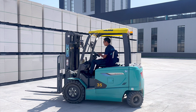 【客戶證言】與“鋰”同行，綠動(dòng)未來(lái)！徐工電動(dòng)叉車圈粉客戶