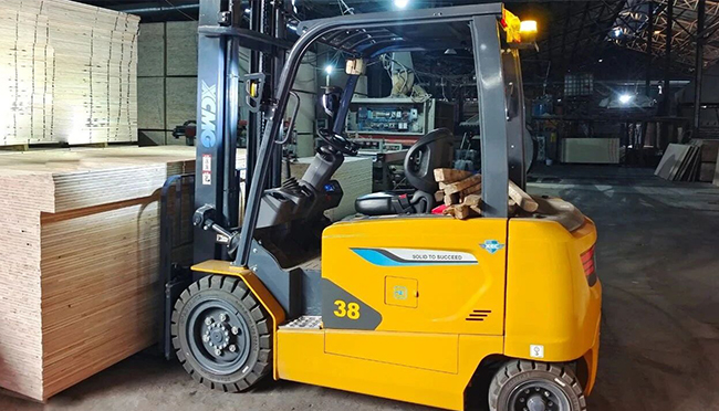 “鯤鵬展翅，板材搬運(yùn)無(wú)壓力！”